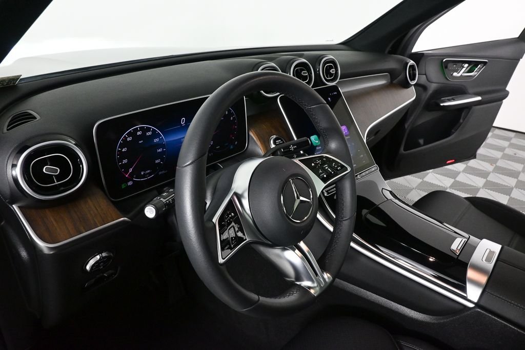 Certified Used 2026  Mercedes-Benz GLC 300 image 6