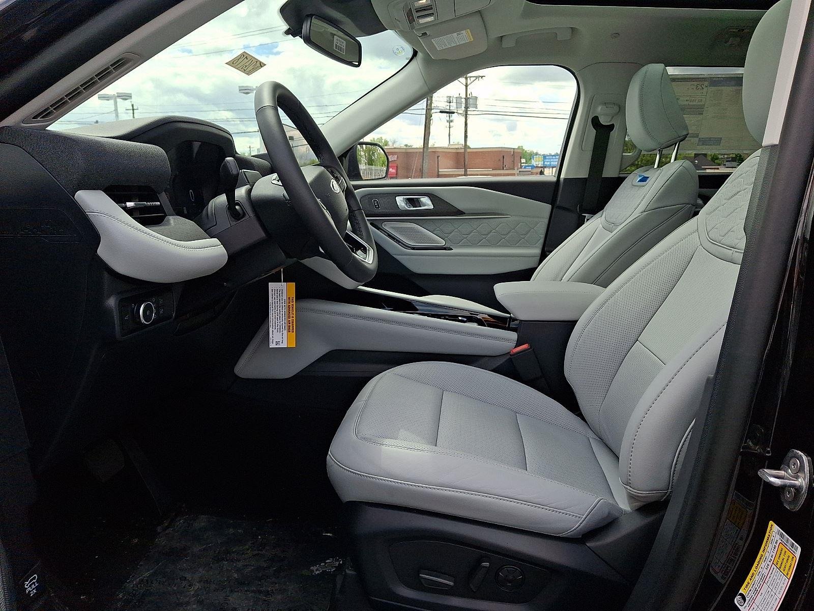 New 2026 Agate Black Metallic Ford Platinum™ image 6