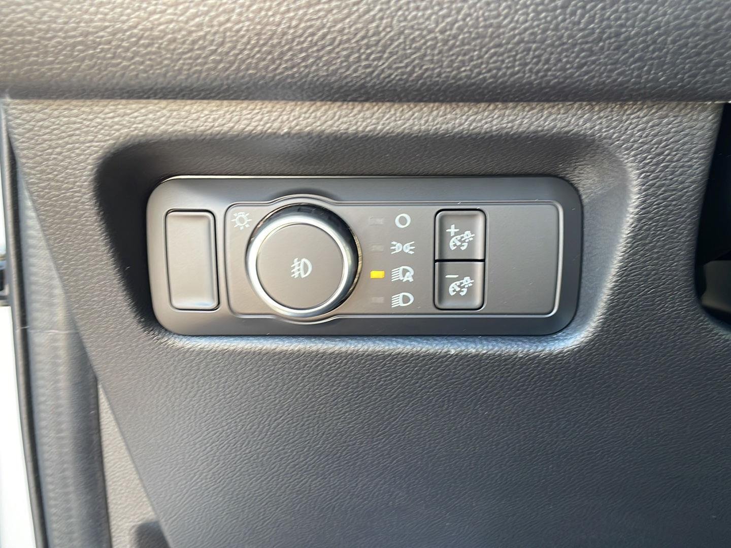 New 2026 Oxford White Ford XLT image 12