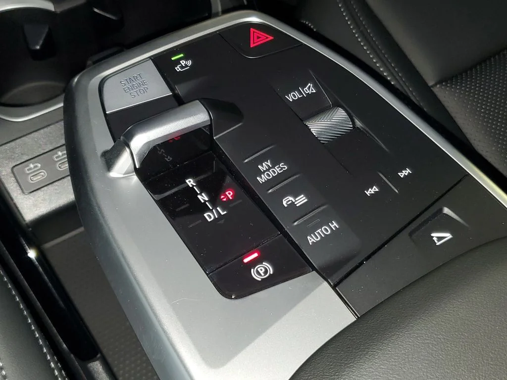 New 2026 Cape York Green Metallic BMW xDrive28i image 23