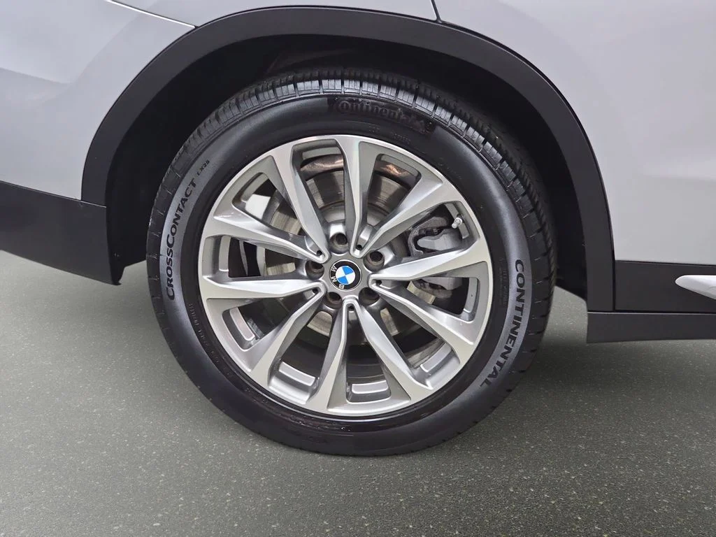 Used 2019 Silver BMW xDrive30i image 34