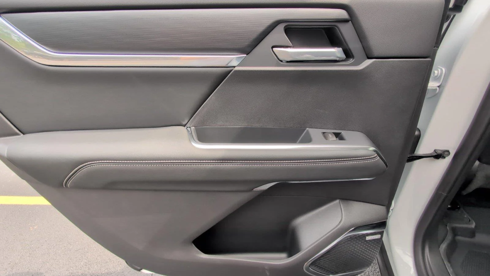 New 2026 Summit White GMC Elevation image 38