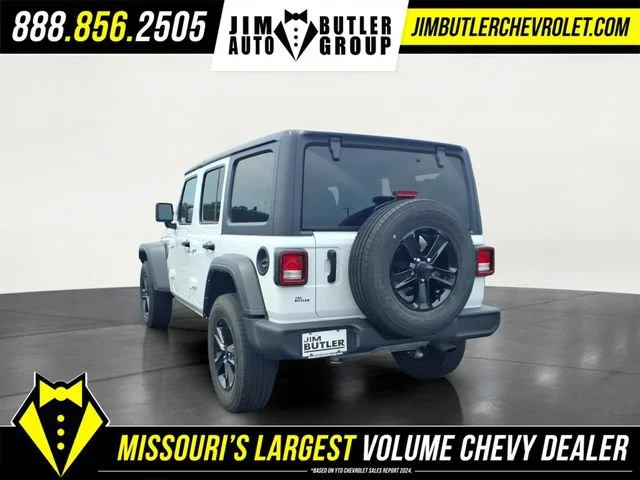 Used 2022  Jeep Unlimited Sport Altitude image 3
