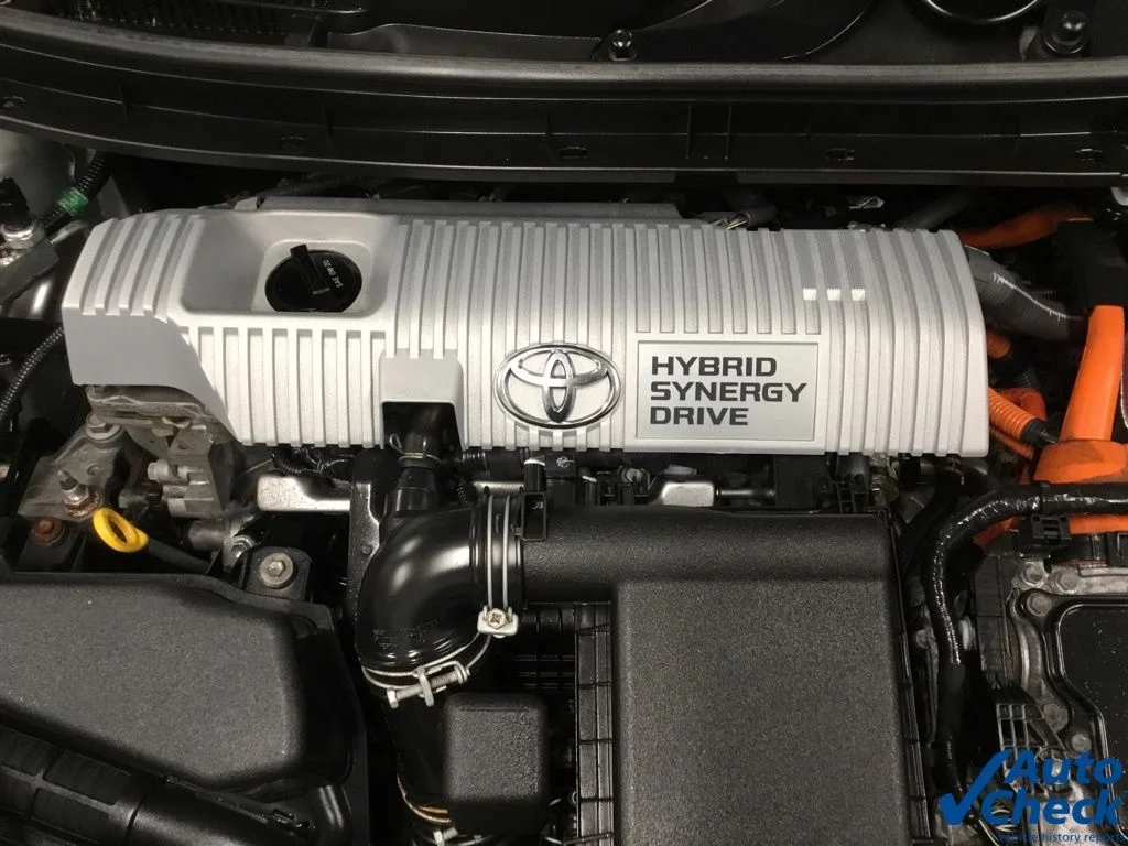 Used 2015 Silver Toyota Three image 43