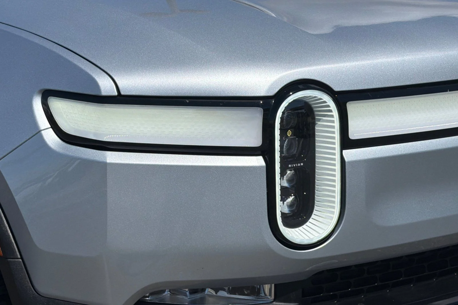 Used 2023  Rivian Adventure image 37