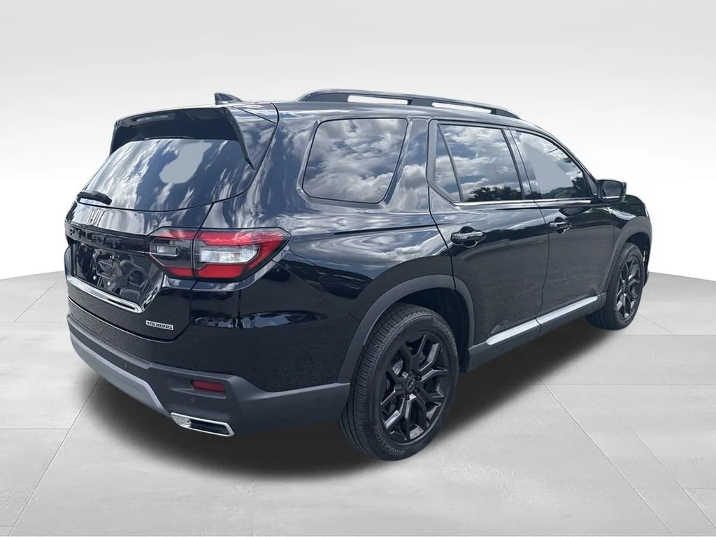 Used 2025 Black Honda Touring image 4