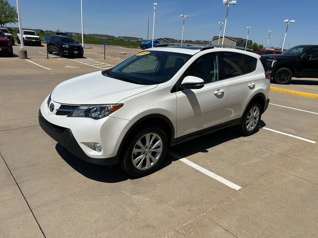 Used 2013 Blizzard Pearl Toyota Limited image 4