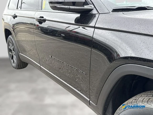 New 2026 Diamond Black Crystal Pearl-Coat Exterior Paint Jeep Laredo image 27