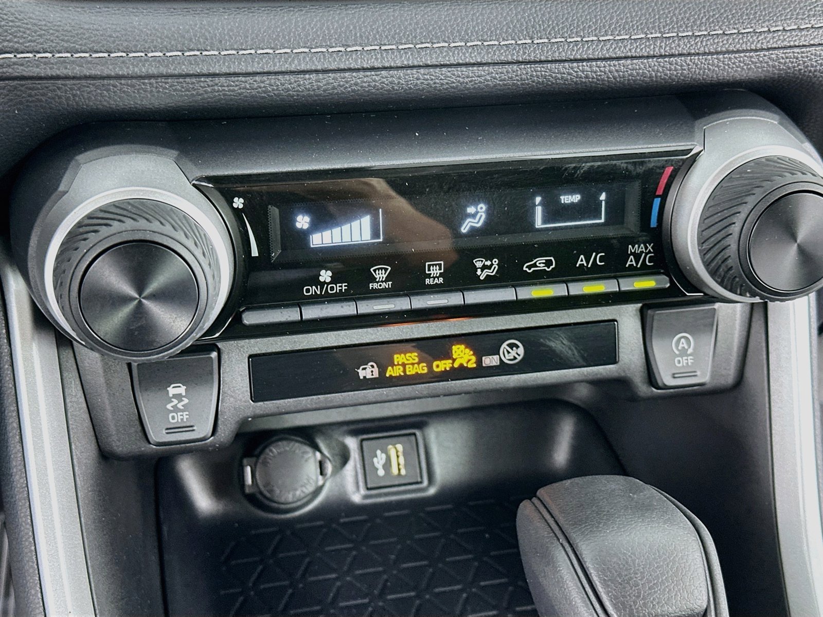 2025 Toyota RAV4 LE - Photo 20