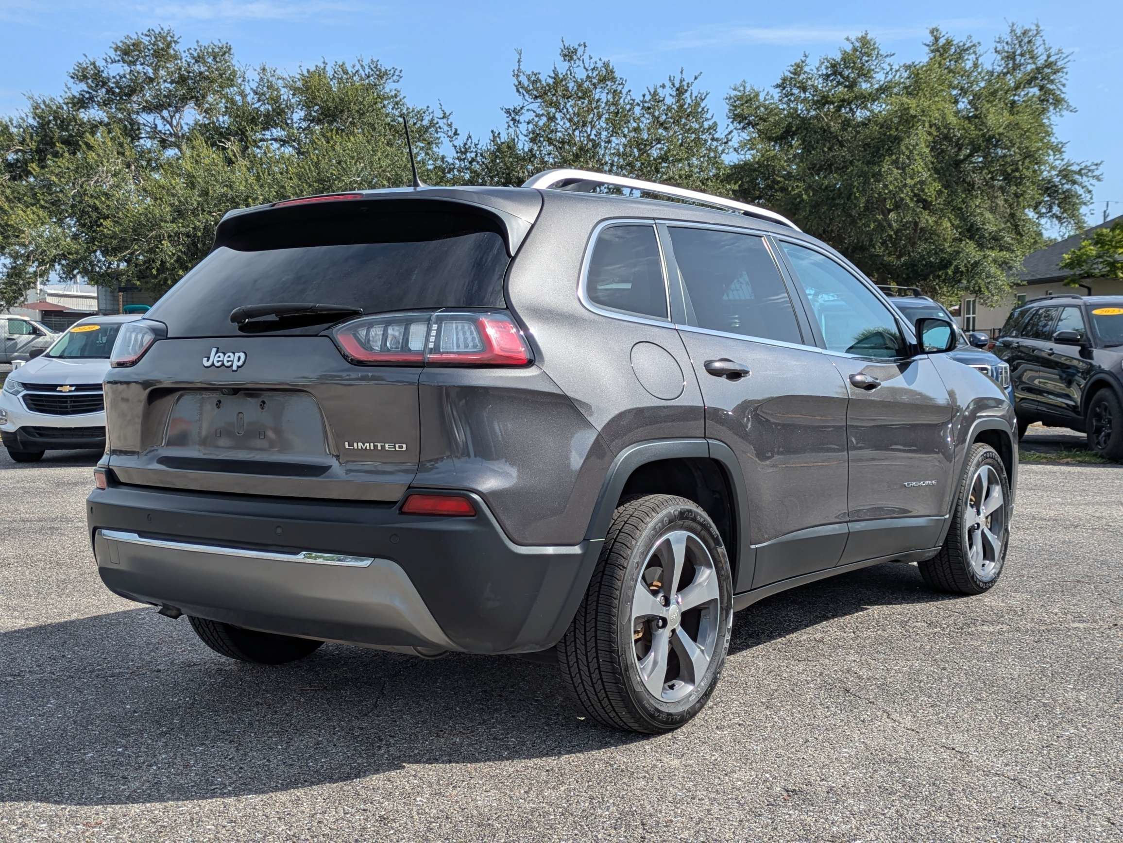 Used 2019 Granite Crystal Metallic Clearcoat Jeep Limited image 5