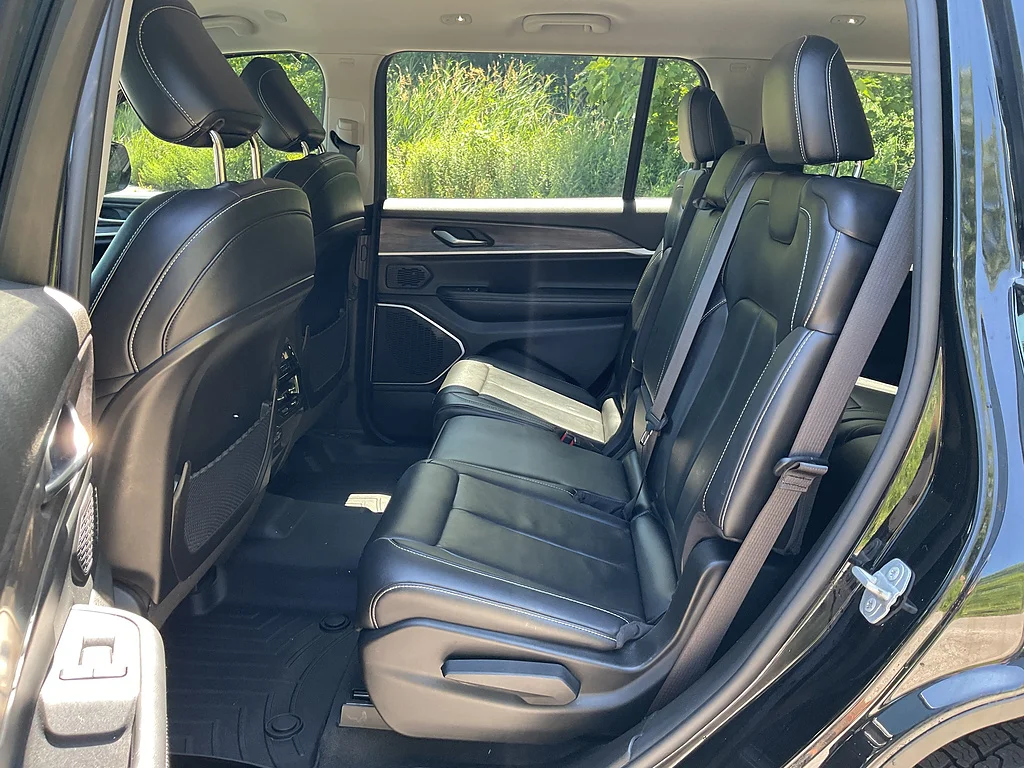 Certified Used 2021 Diamond Black Crystal Pearl Coat Jeep Limited image 9