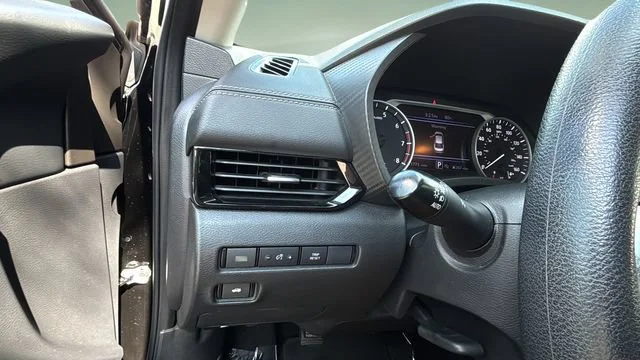 Used 2024  Nissan SV image 21