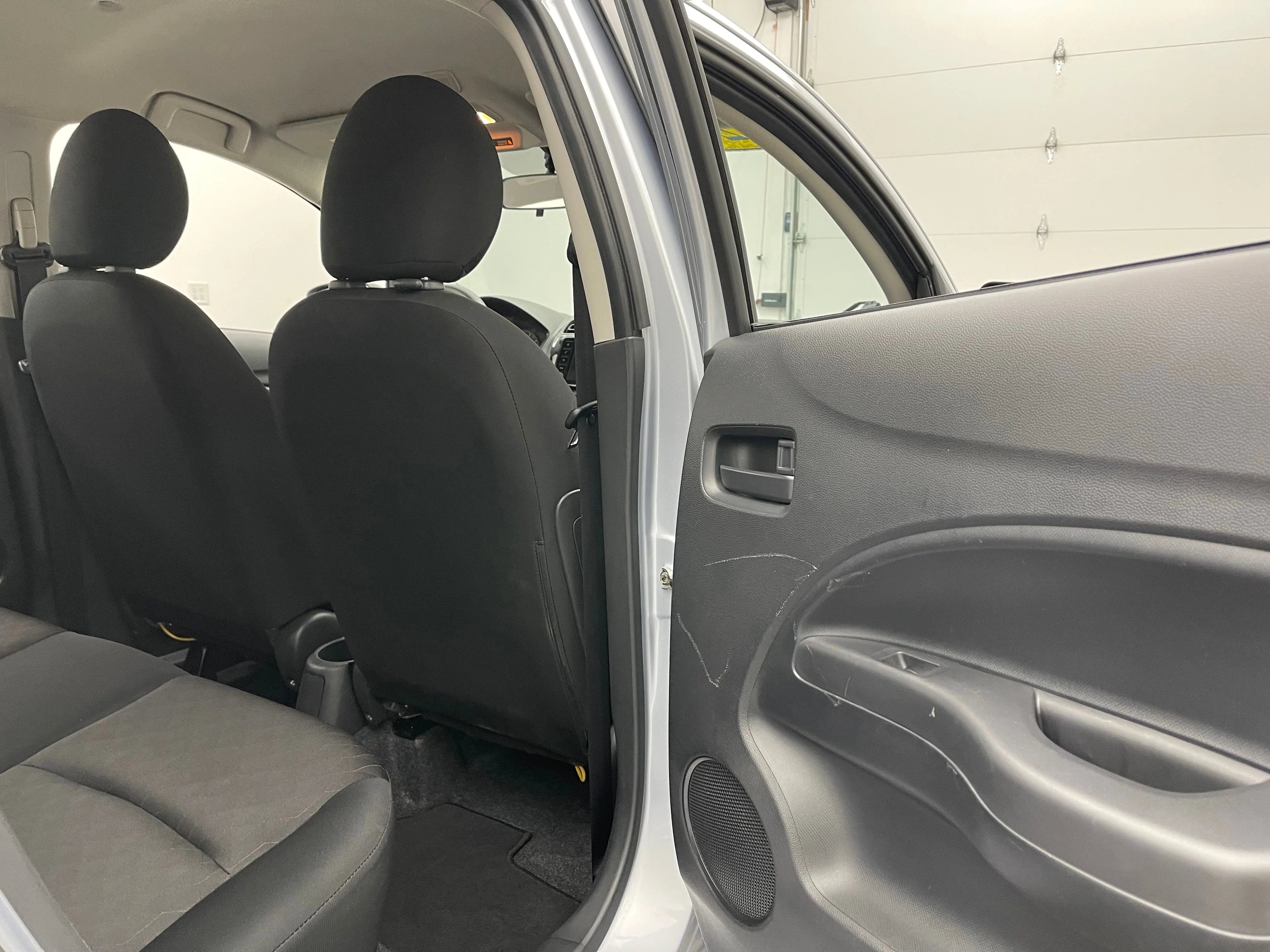 Used 2024 Silver Mitsubishi ES image 29