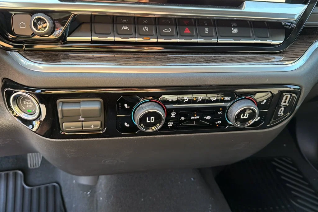 New 2026 Summit White Chevrolet LT (2FL) image 30