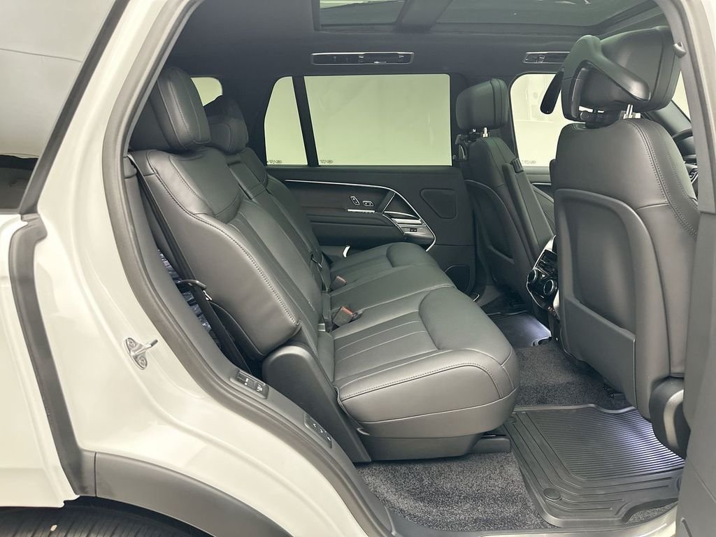 New 2026 Fuji White Land Rover SE image 7