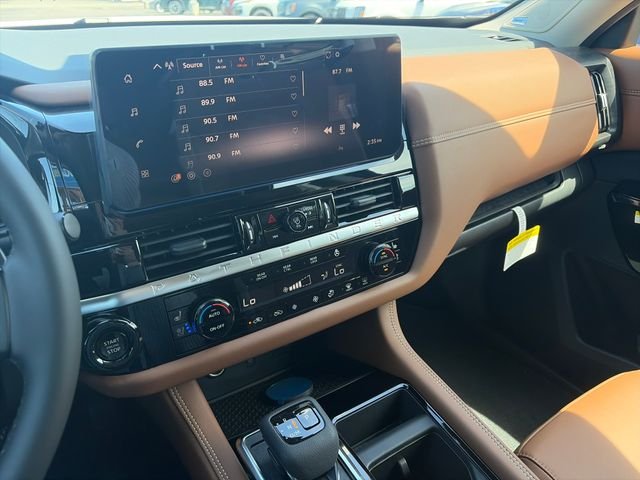 New 2026 Everest White Pearl TriCoat / Super Black Two-tone Nissan Platinum image 23