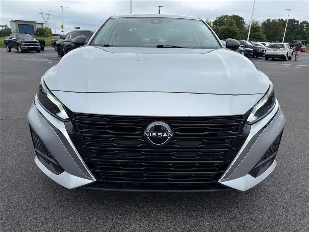 Used 2024 Silver Nissan 2.5 SV image 3