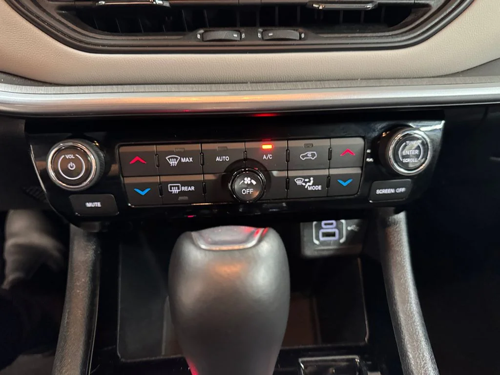 Used 2025 Silver Jeep Limited image 21