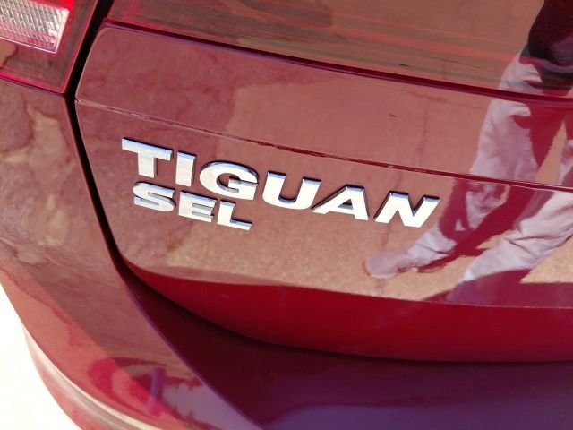 Used 2018 Cardinal Red Metallic Volkswagen 2.0T SEL image 33