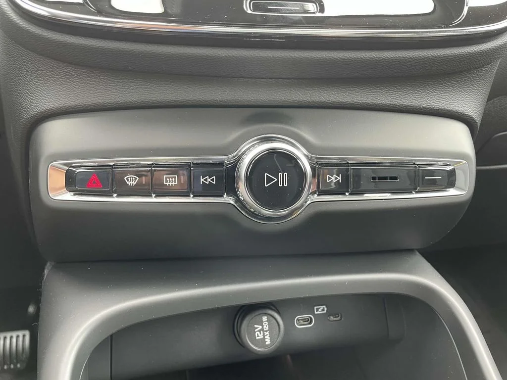2026 Volvo XC40 Plus - Photo 23