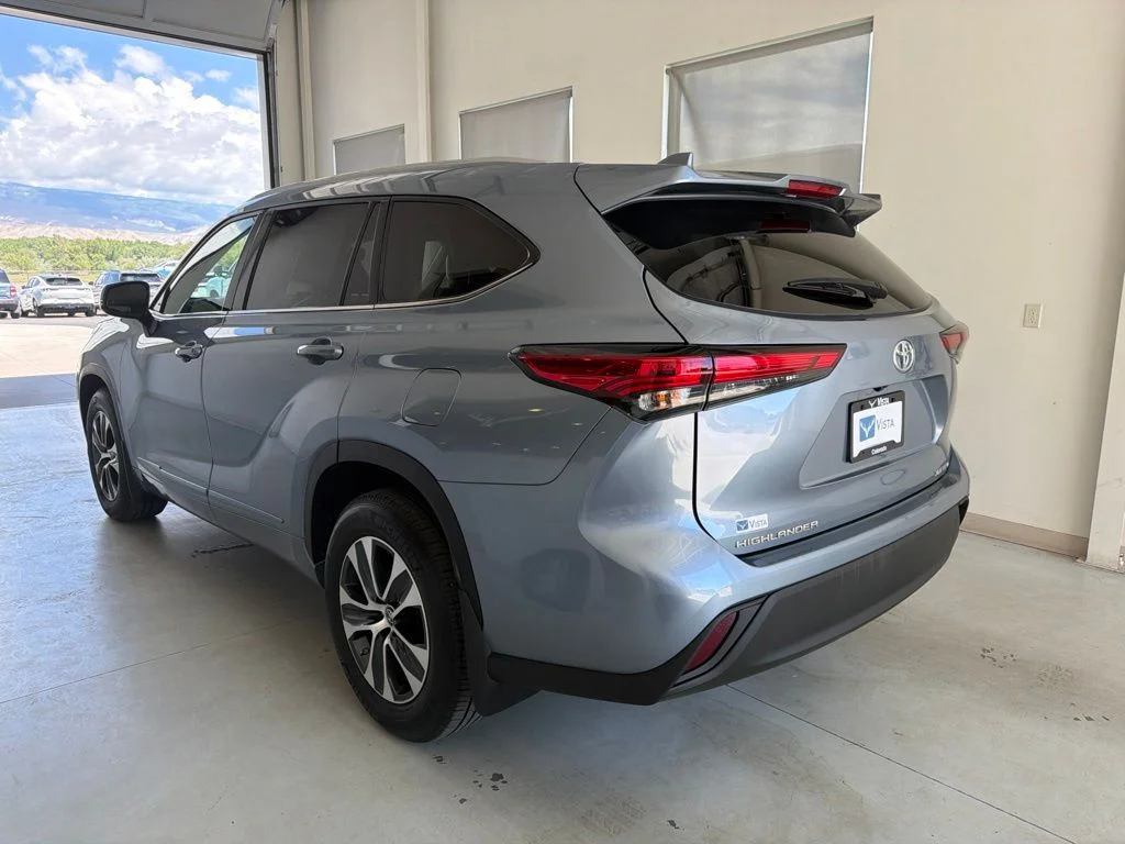 Used 2022 Moon Dust Toyota XLE image 4