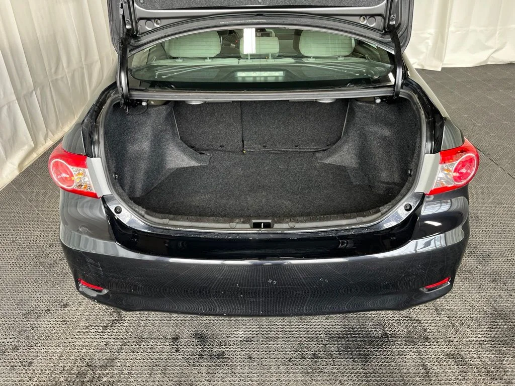 Used 2012 Black Toyota LE image 25