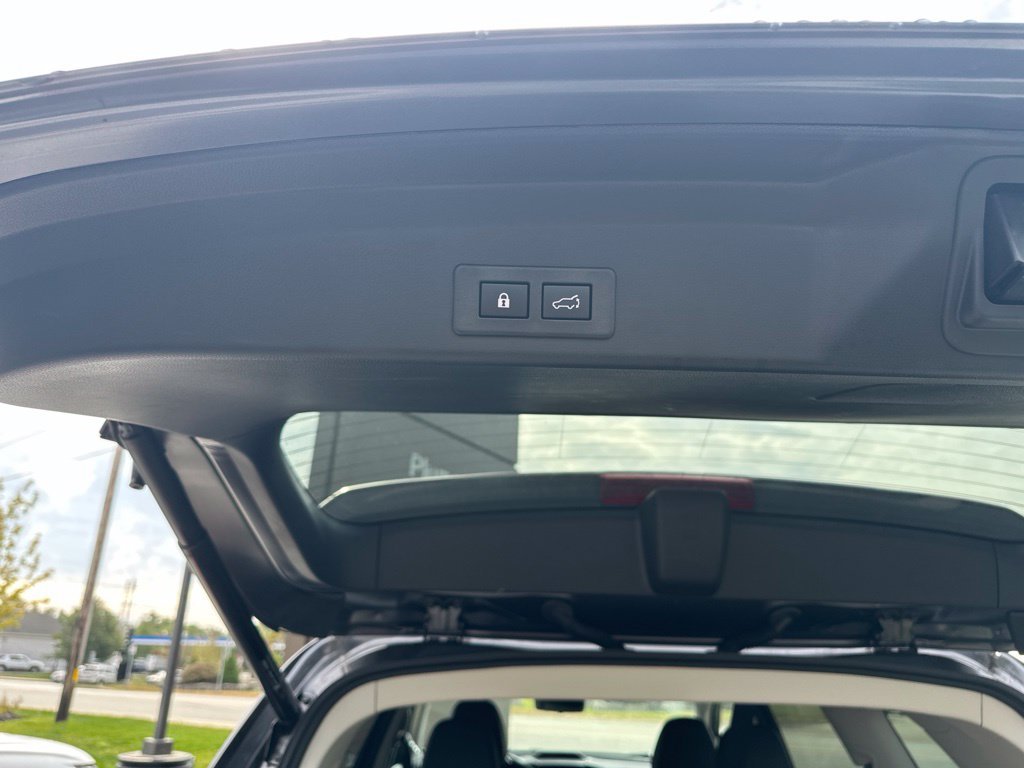 Used 2025 Gray Subaru Onyx Edition Touring image 26