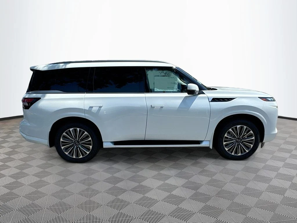 New 2026 RADIANT WHITE INFINITI Luxe 4WD image 4