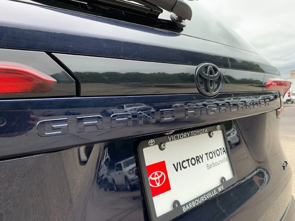 Used 2025  Toyota XLE image 37