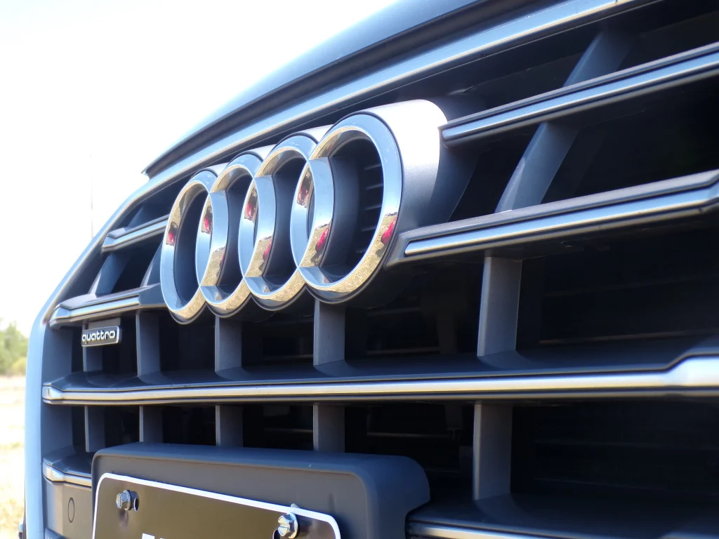 Used 2019 Brilliant Black Audi Premium Plus image 9