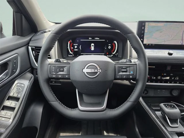 Used 2025 Gold Nissan Platinum image 25