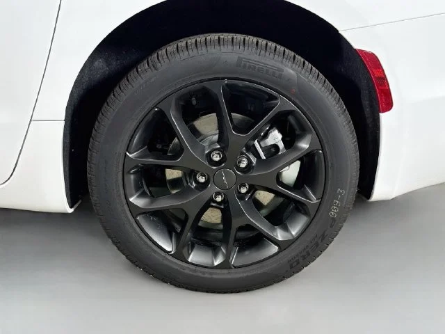 New 2027 White/off-white Chrysler Limited image 33