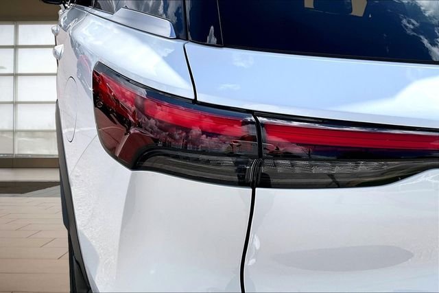 New 2027 RADIANT WHITE INFINITI LUXE image 30