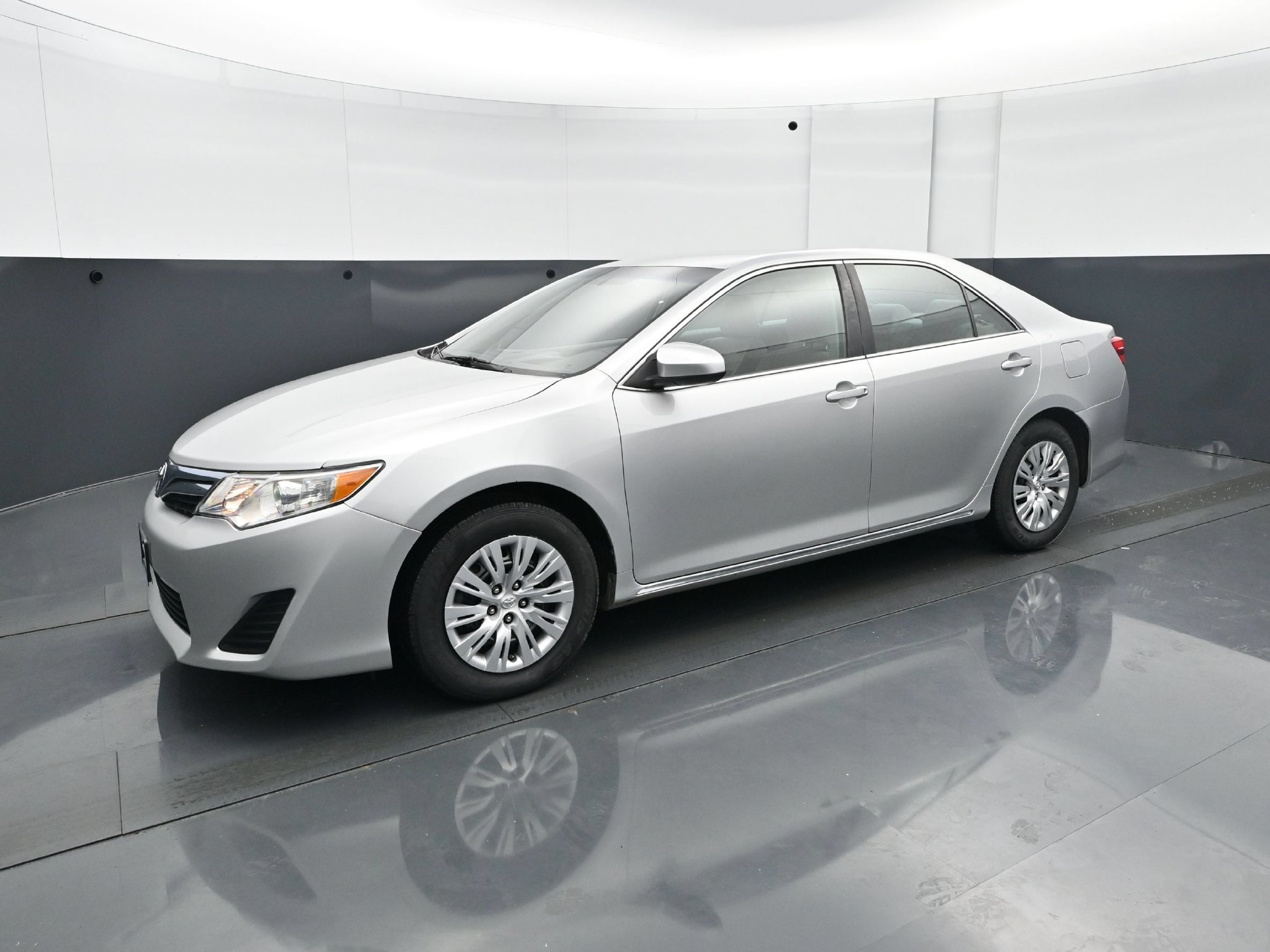 Used 2014 Toyota Camry LE with VIN 4T4BF1FK5ER399219 for sale in Burnsville, Minnesota