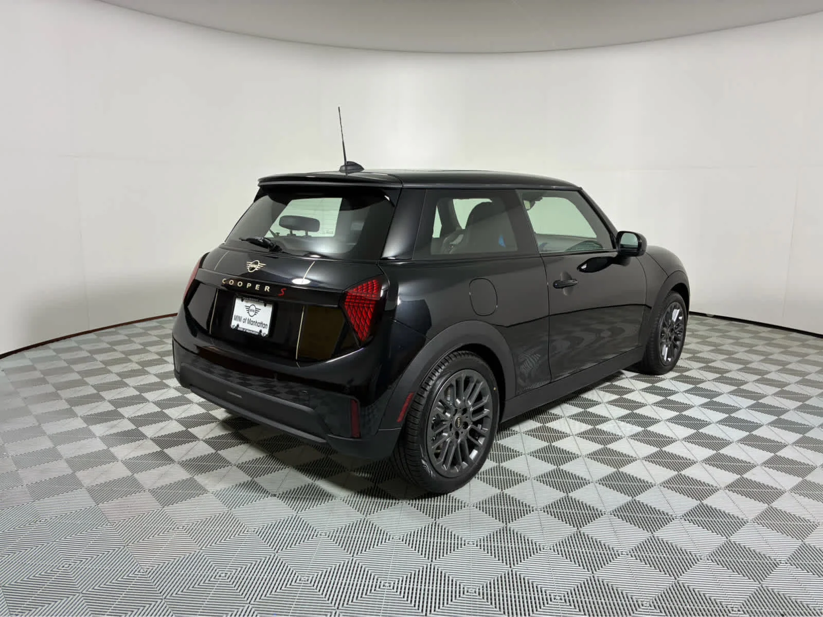 New 2026 Midnight Black II Metallic MINI Iconic image 3