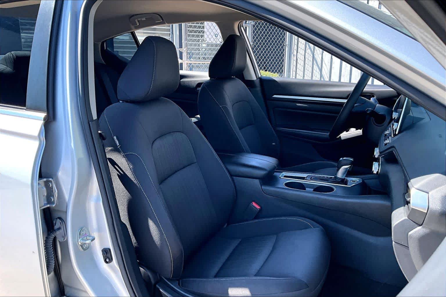 Used 2022 Brilliant Silver Metallic Nissan 2.5 SV image 9
