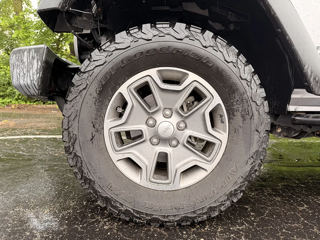 Used 2017 Billet Silver Metallic Clear Coat Jeep Rubicon image 9