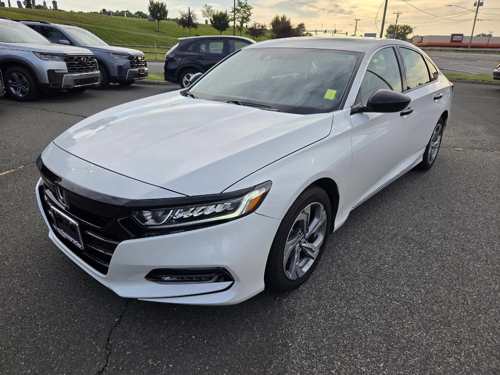Used 2020 Platinum White Pearl Honda EX image 3