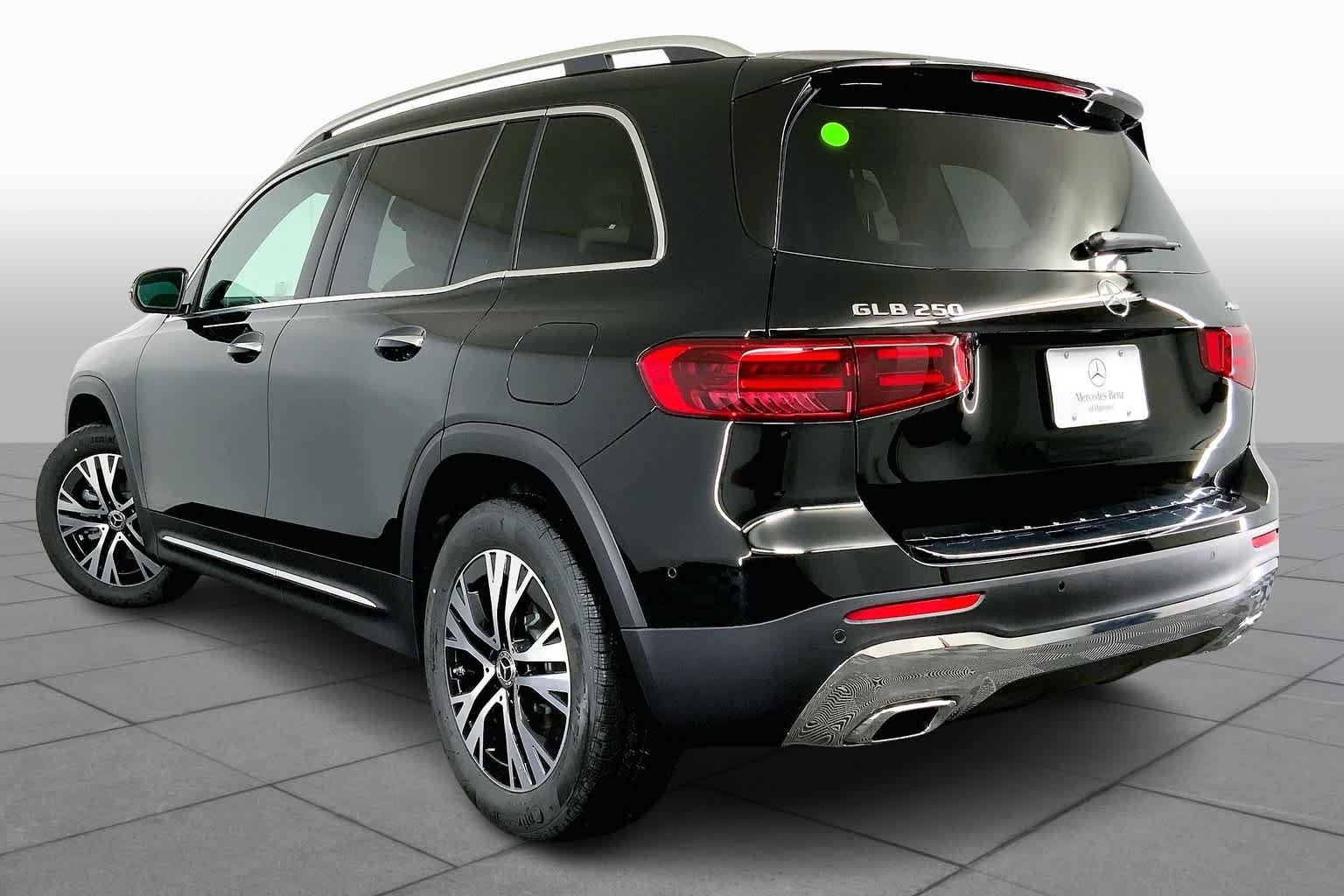 Used 2025 696/Night Black Mercedes-Benz GLB 250 image 4
