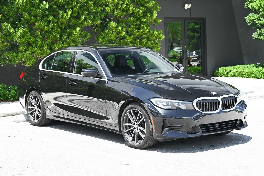 Used 2019 Black BMW 330i image 3
