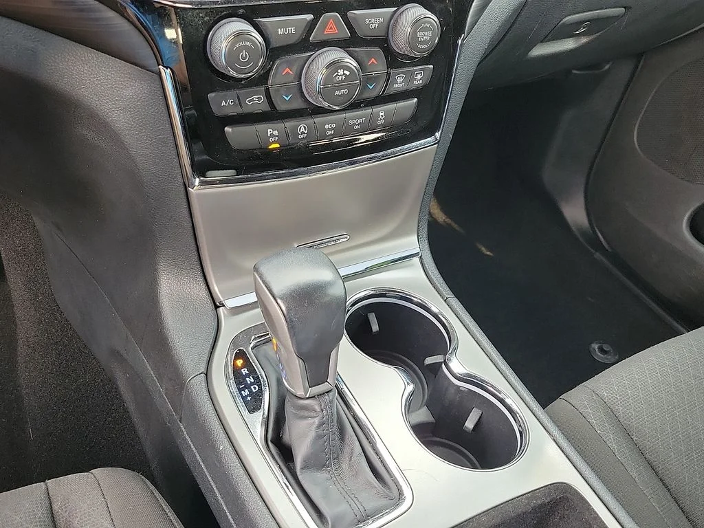Used 2020 Gray Jeep Laredo E image 17