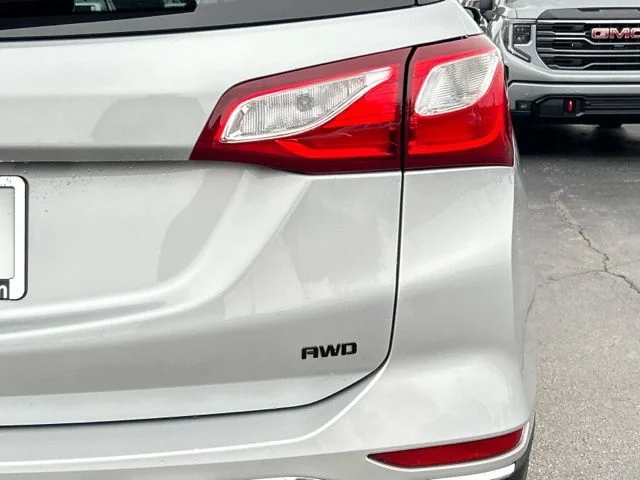 Used 2020 Silver Ice Metallic Chevrolet Premier image 9