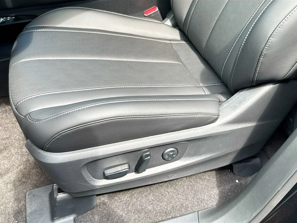New 2027 MINERAL BLACK INFINITI Luxe FWD image 20