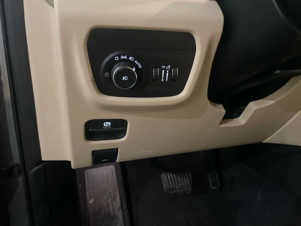 Used 2021 Baltic Gray Metallic Clearcoat Jeep Limited image 13