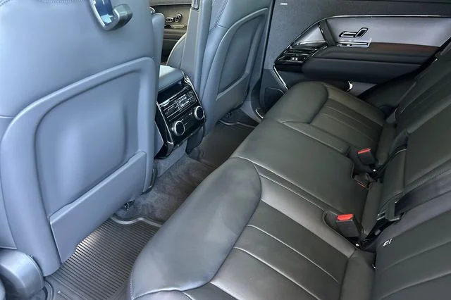 New 2026 Borasco Grey Land Rover SE image 11