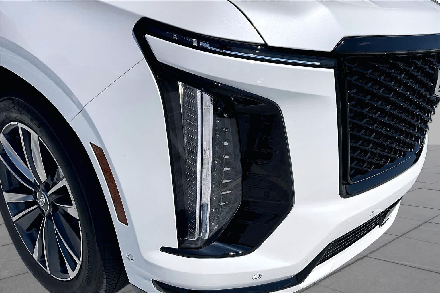 Used 2025 Crystal White Tricoat Cadillac 4WD Sport image 28