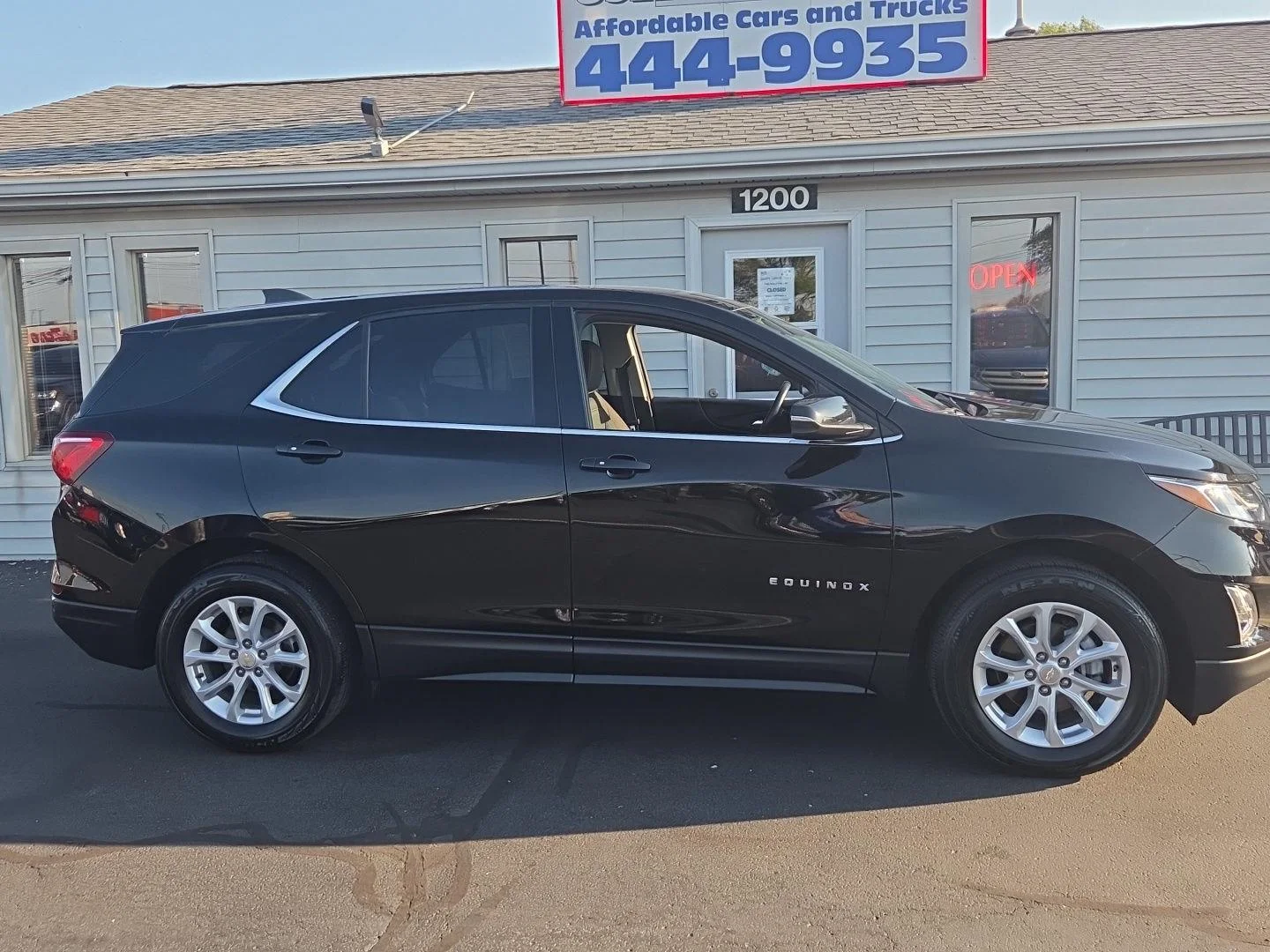 Used 2019 MOSAIC BLACK METALLIC Chevrolet LT image 2