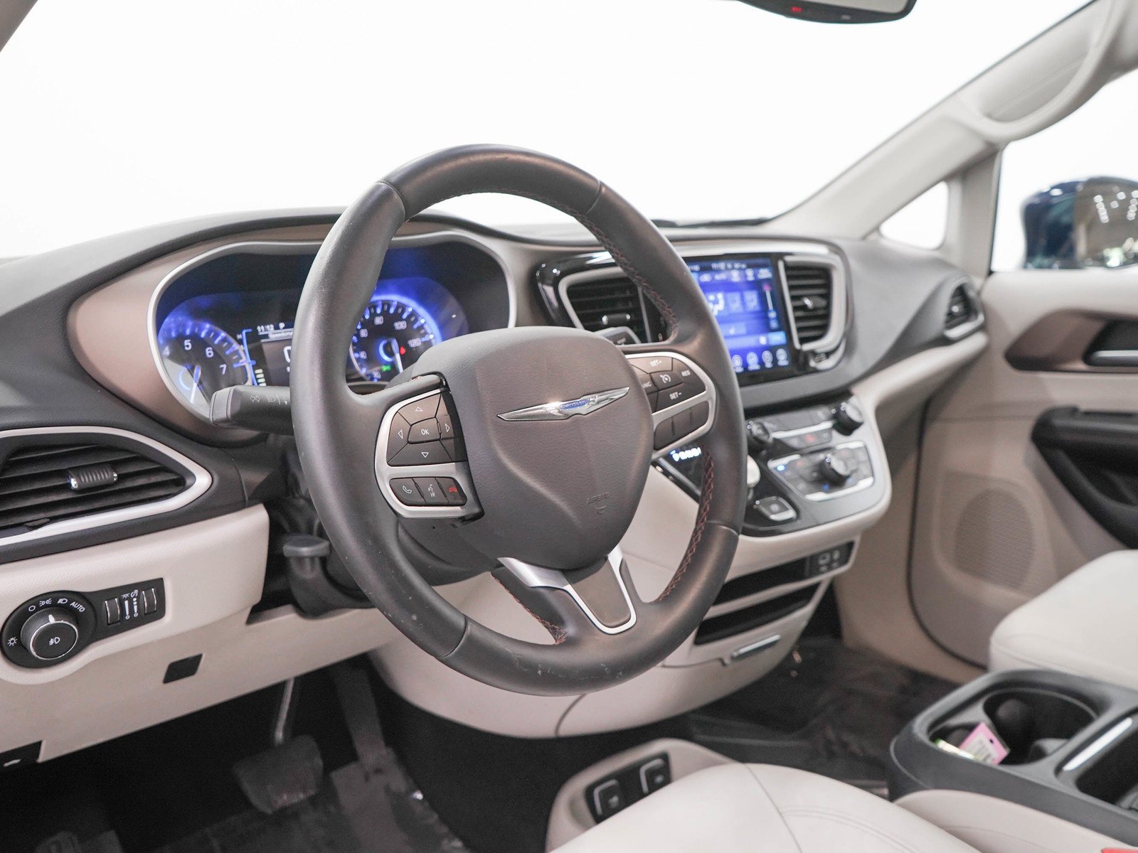 Used 2017 Jazz Blue Pearlcoat Chrysler Touring L image 23