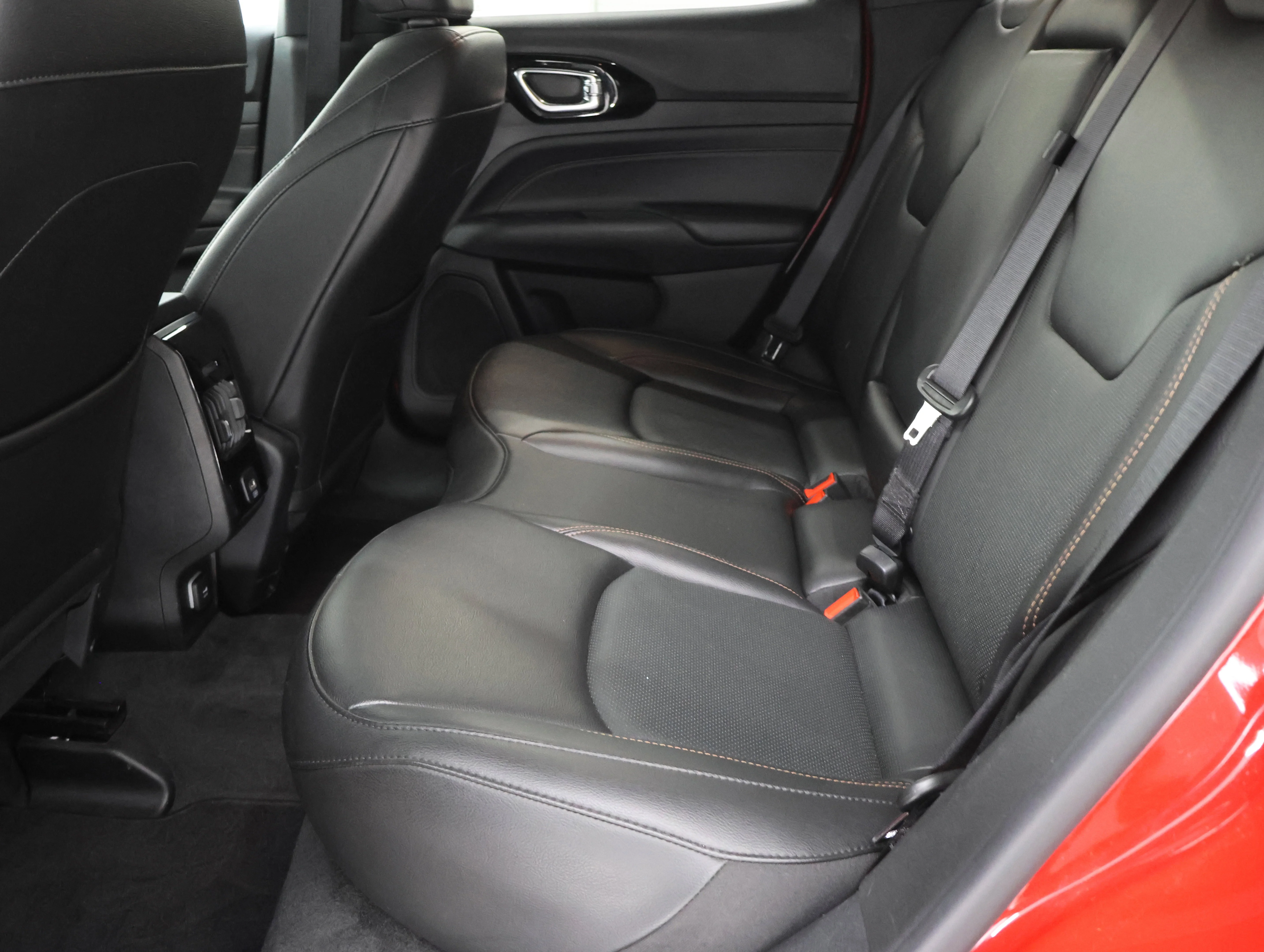 Used 2022 Redline Pearlcoat Jeep Limited image 34