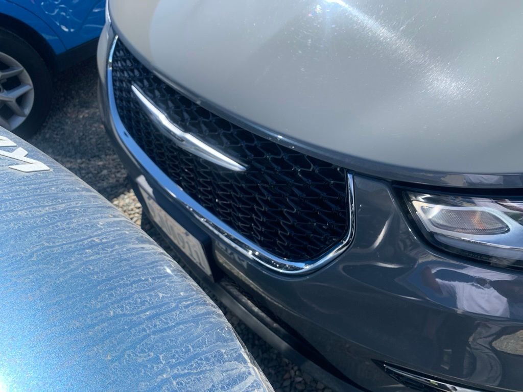 Used 2022 Gray Chrysler Touring L image 3